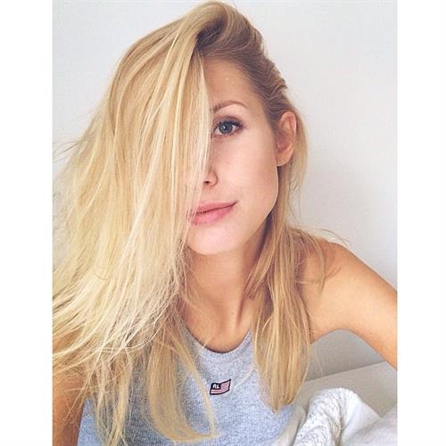 Kimberley Mens taking a selfie