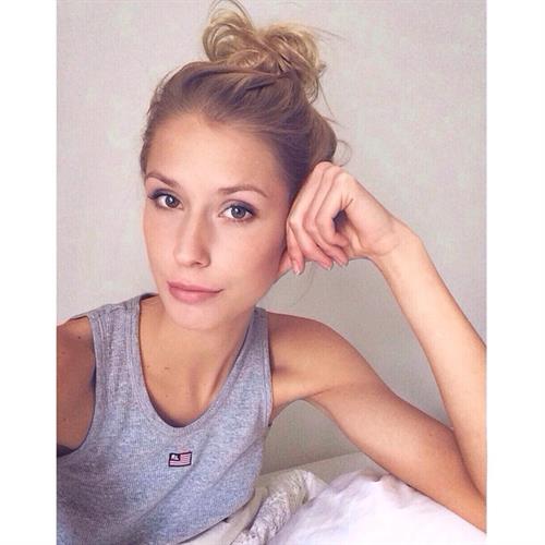 Kimberley Mens taking a selfie