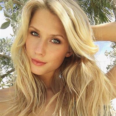 Kimberley Mens taking a selfie