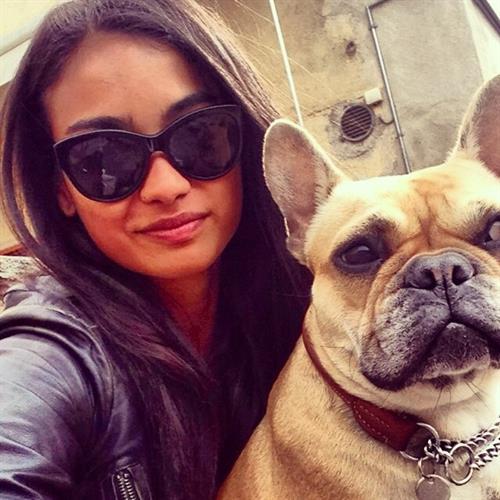 Kelly Gale taking a selfie