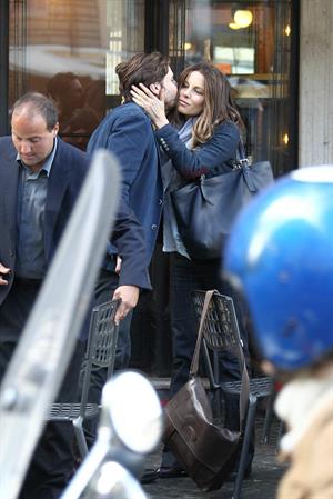 Kate Beckinsale On Set of The Face of an Angel in Rome November 11-2013 