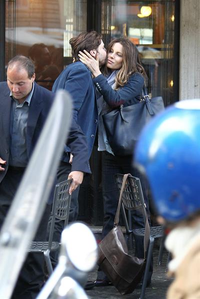Kate Beckinsale On Set of The Face of an Angel in Rome November 11-2013 
