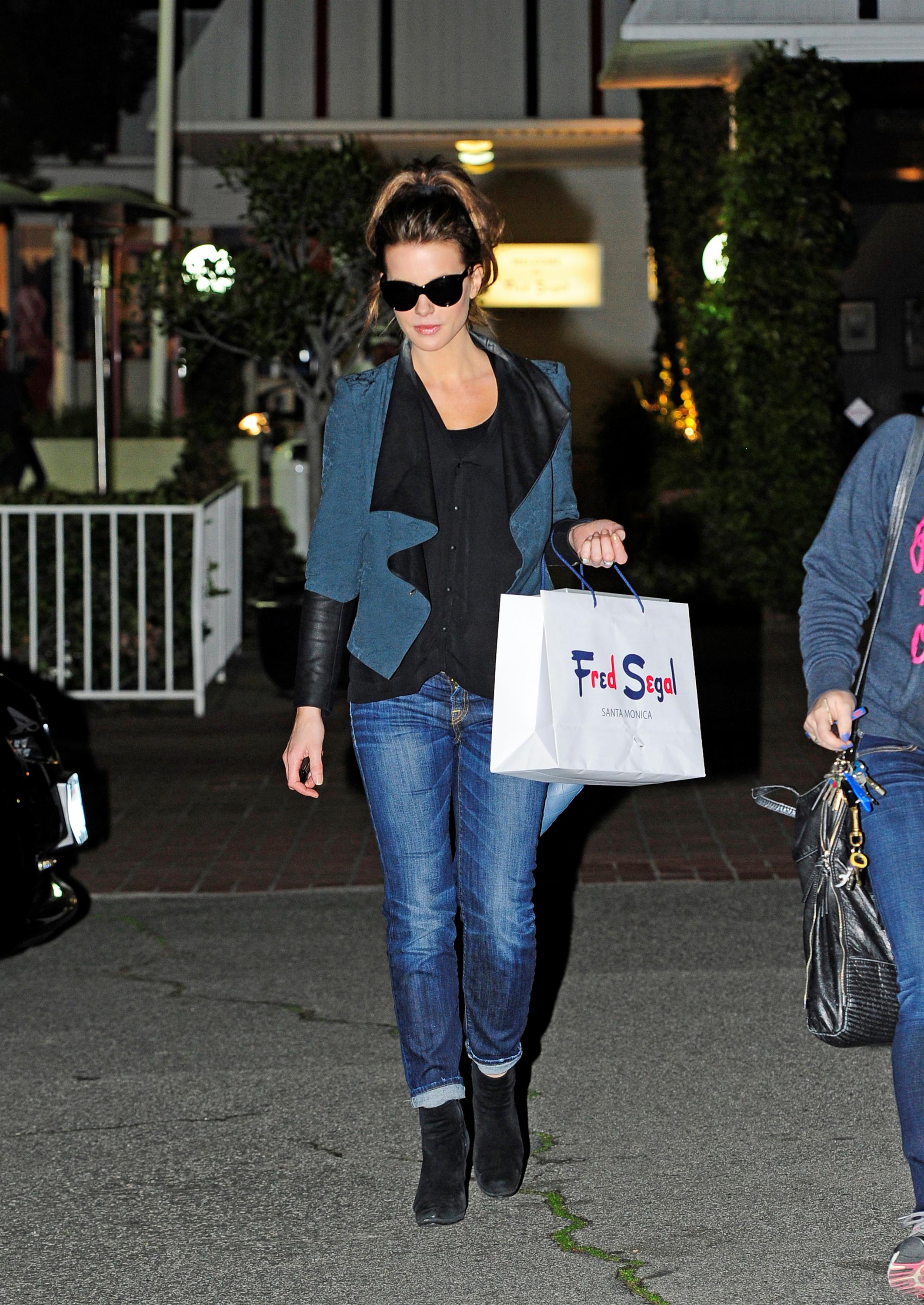 Kate Beckinsale Pictures Kate Beckinsale was spotted shopping with a friend at Fred Segal in Santa Monica January 29, 2013