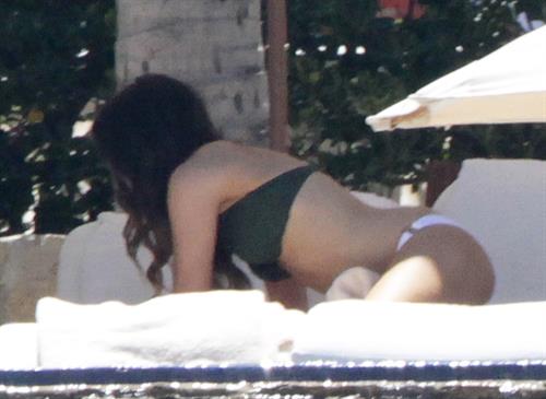Kate Beckinsale in bikini as she fits in some sunbathing on family holiday in Mexico March 28-2013 