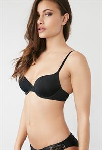 Yara Khmidan in lingerie