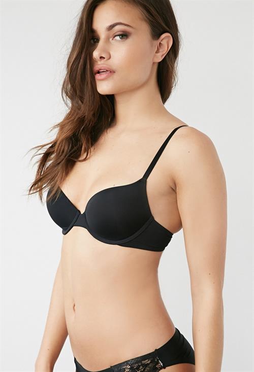 Yara Khmidan in lingerie