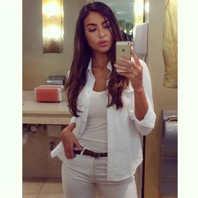 Kelly Karloff taking a selfie