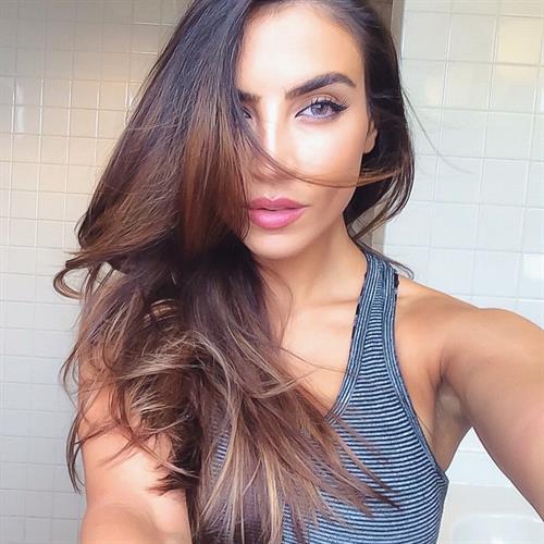 Kelly Karloff taking a selfie