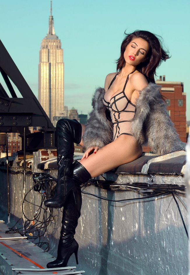 Kelly Karloff in lingerie