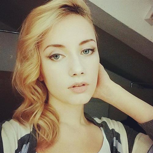 Natasha Firsakova taking a selfie