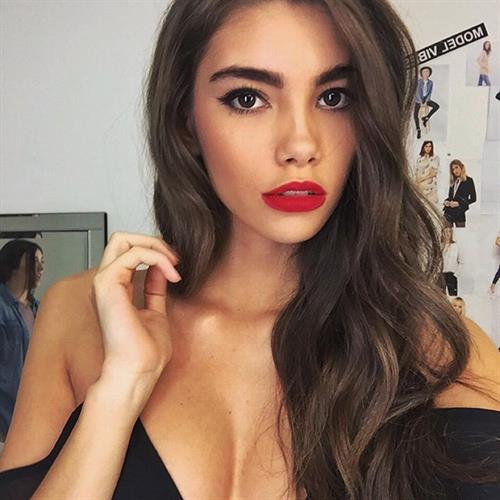 Cindy Mello taking a selfie