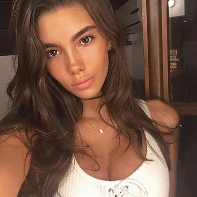 Cindy Mello taking a selfie