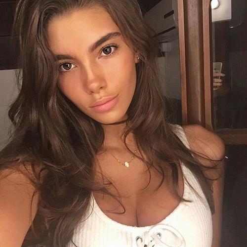 Cindy Mello taking a selfie