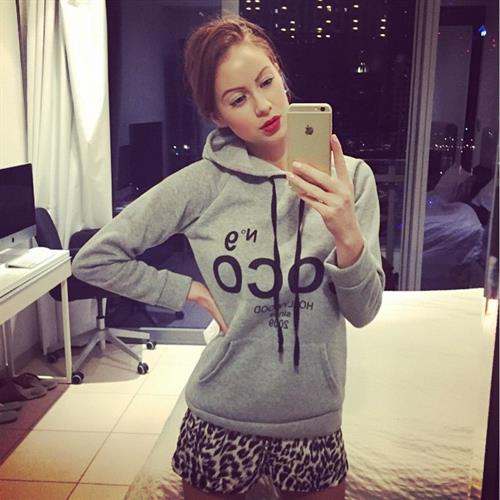 Laura Carter taking a selfie