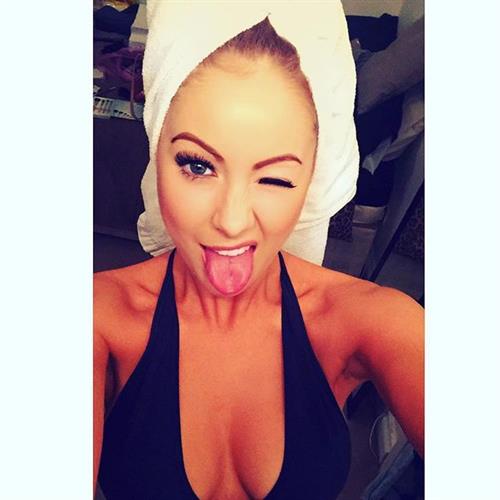 Laura Carter taking a selfie