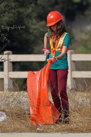 Sarah Hyland on the set of Modern Family in Los Angeles, October 9, 2012