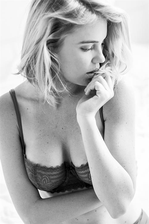 Kayslee Don Collins in lingerie