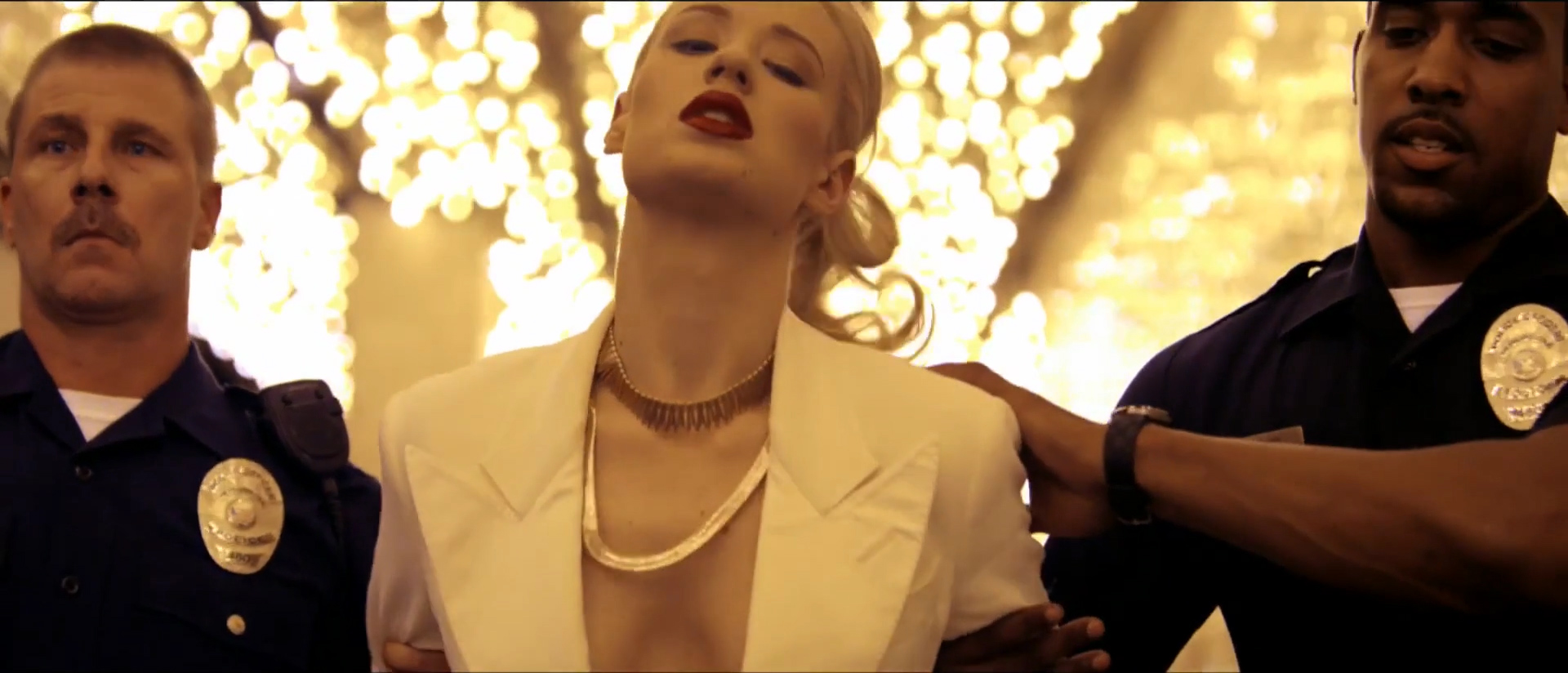 Iggy azalea money come. Iggy Azalea change your Life. Азалия и безумные иллюзии.