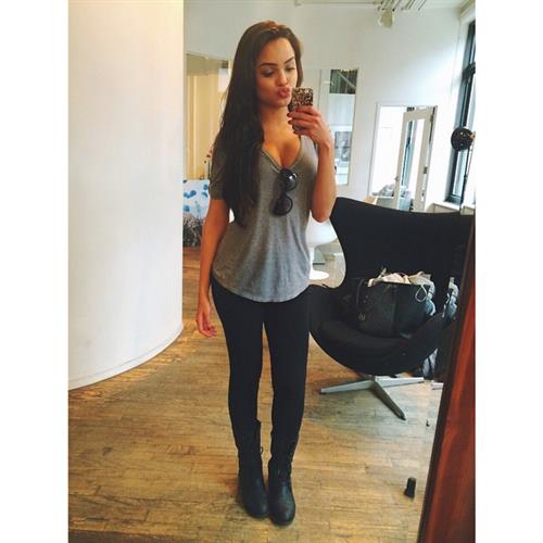 Lisa Ramos taking a selfie