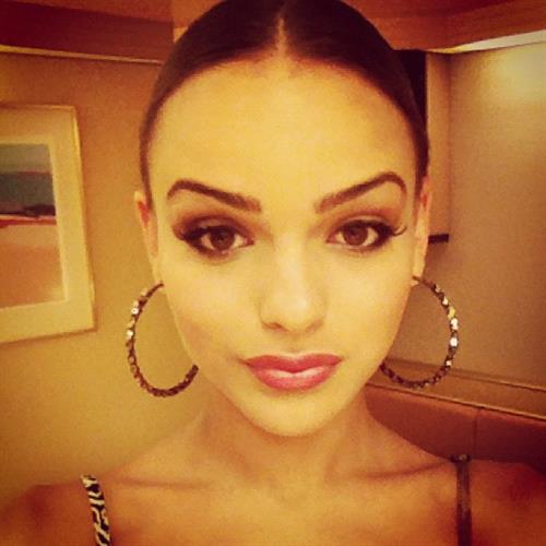 Lisa Ramos taking a selfie