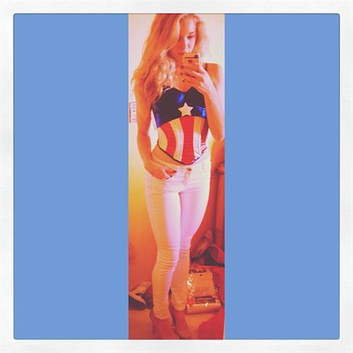 Courtney Tailor taking a selfie