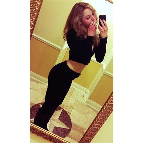Courtney Tailor taking a selfie