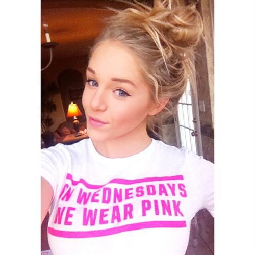 Courtney Tailor taking a selfie