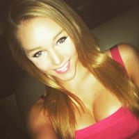 Courtney Tailor taking a selfie