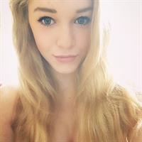 Courtney Tailor taking a selfie