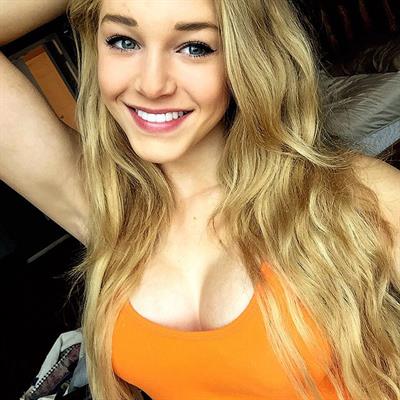 Courtney Tailor taking a selfie
