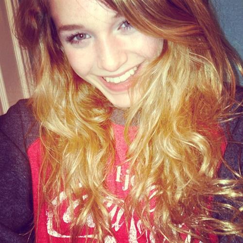 Courtney Tailor taking a selfie