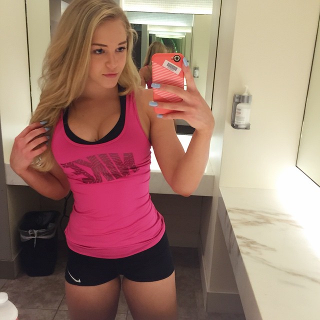 Courtney Tailor taking a selfie