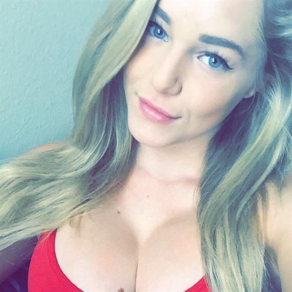 Courtney Tailor taking a selfie
