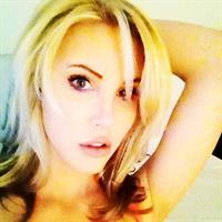 Chloe Rose Lattanzi taking a selfie