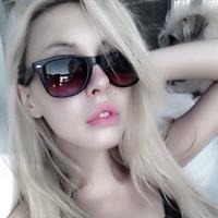 Chloe Rose Lattanzi taking a selfie