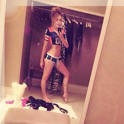 Chloe Rose Lattanzi taking a selfie