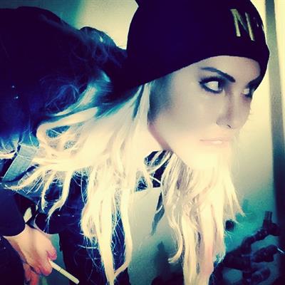 Chloe Rose Lattanzi taking a selfie