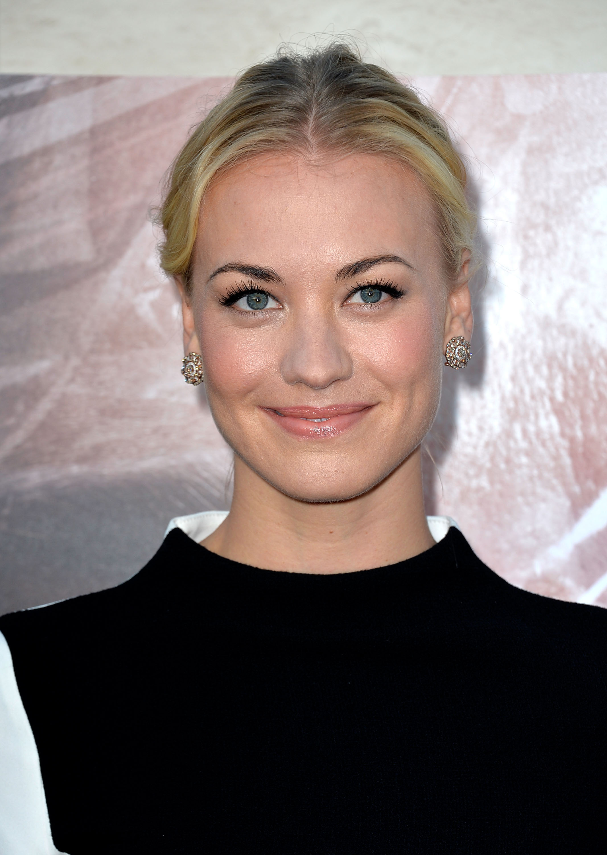 Yvonne Strahovski Images