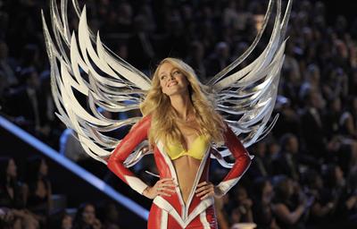 Lindsay Ellingson in lingerie