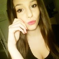 Carolina Neto taking a selfie