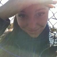 Carolina Neto taking a selfie