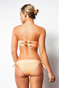 Elisandra Tomacheski in a bikini