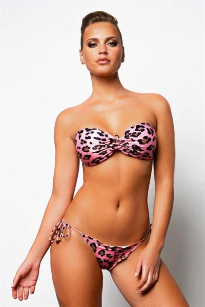 Elisandra Tomacheski in a bikini