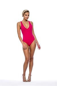 Elisandra Tomacheski in a bikini