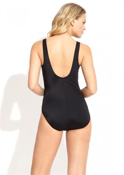 Elisandra Tomacheski in a bikini - ass