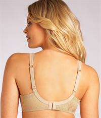 Elisandra Tomacheski in lingerie