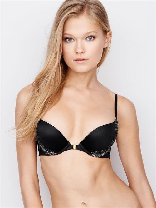 Vita Sidorkina in lingerie