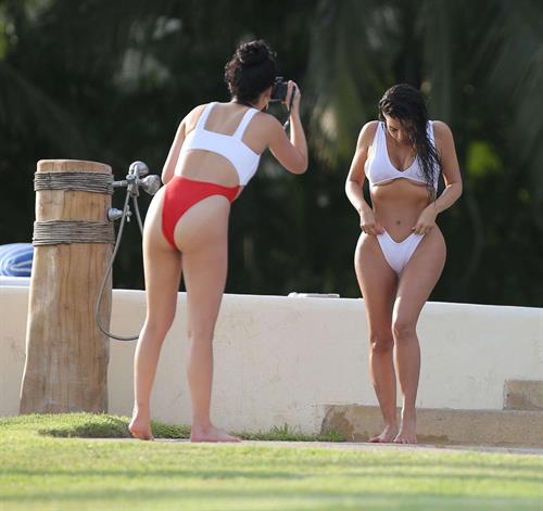 Kim Kardashian Bikini Pictures Kim Kardashian in white bikini in Mexico