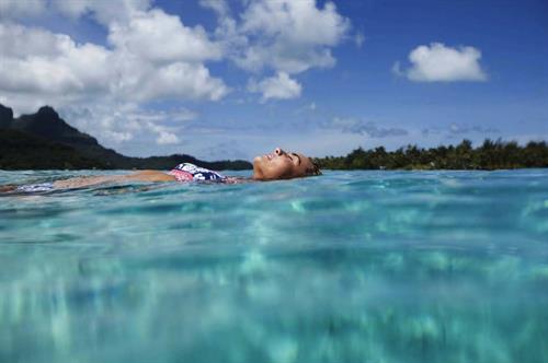 Elyse Knowles in a bikini