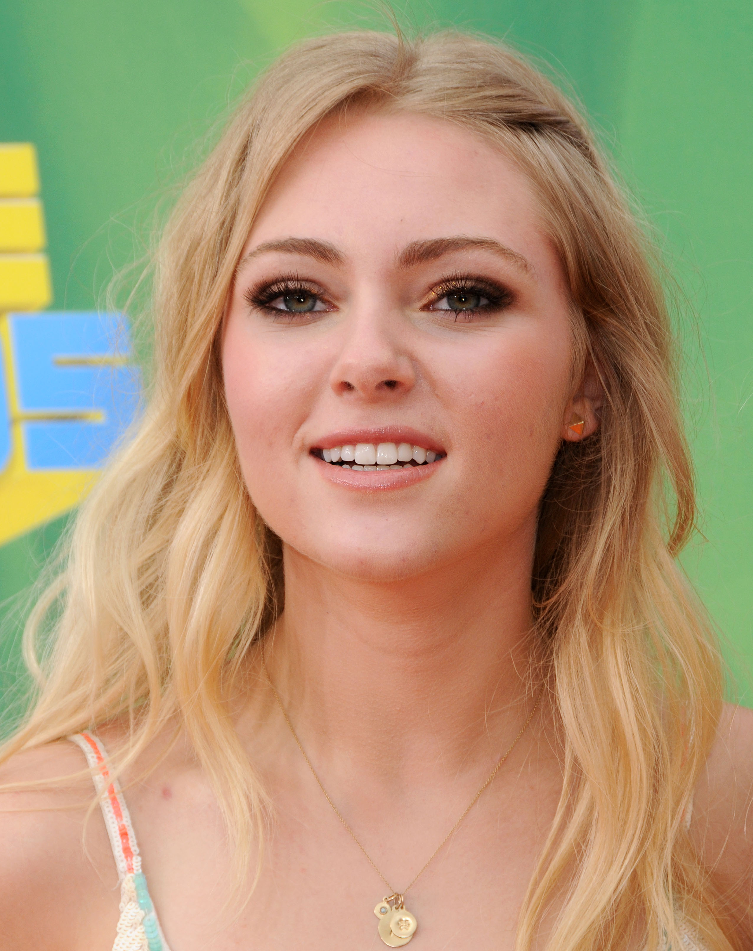 AnnaSophia Robb curly hair